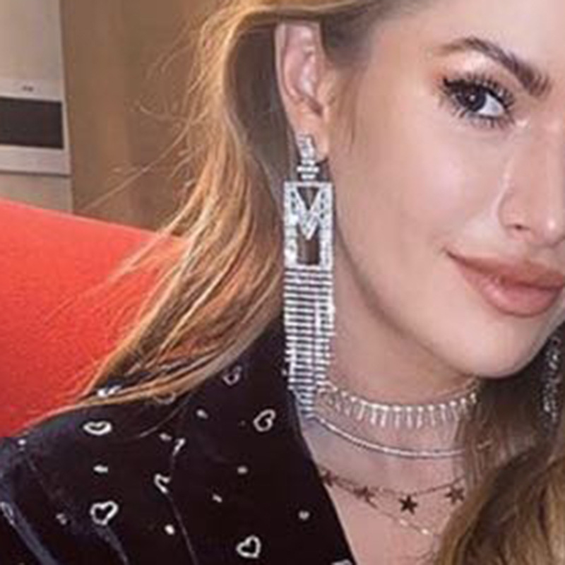earrings2020 hot sale rhinestone diamond long tassel earrings fashionable girl temperament dinner earring street shooting
earrings2020 hot sale rhinestone diamond long tassel earrings fashionable girl temperament dinner earring street shooting
