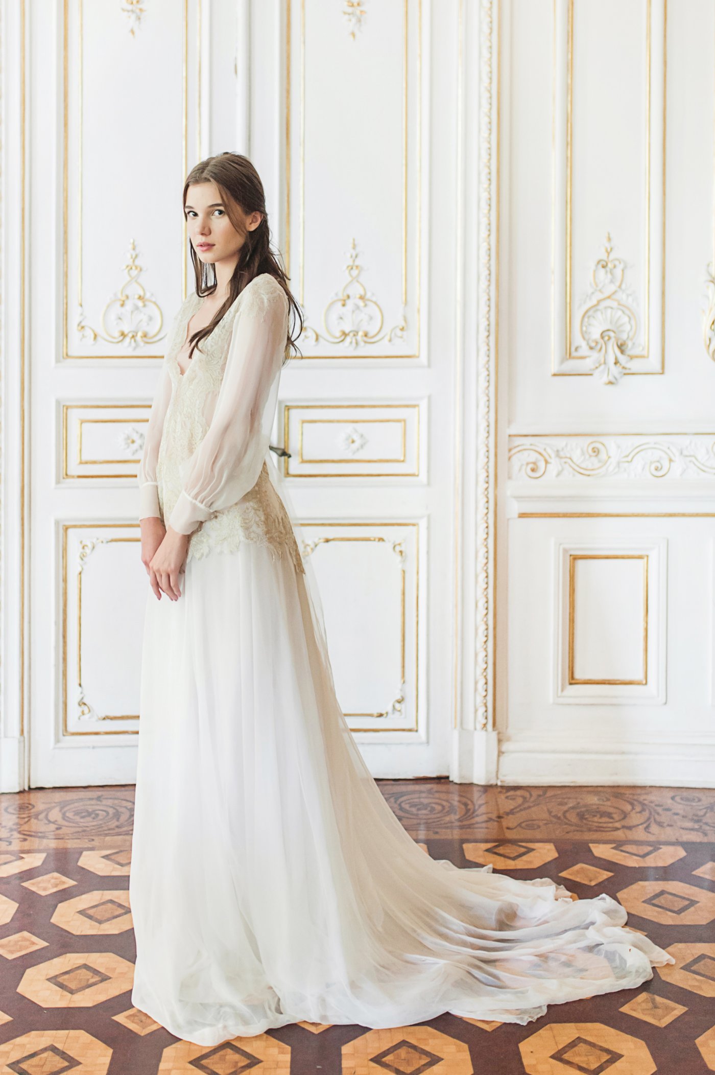 2020 Vintage Wedding Dresses Long Sleeve V Neck Sweep Train Robes De Mariée Lace Applique Wedding Dress Two Piece Bridal Gowns