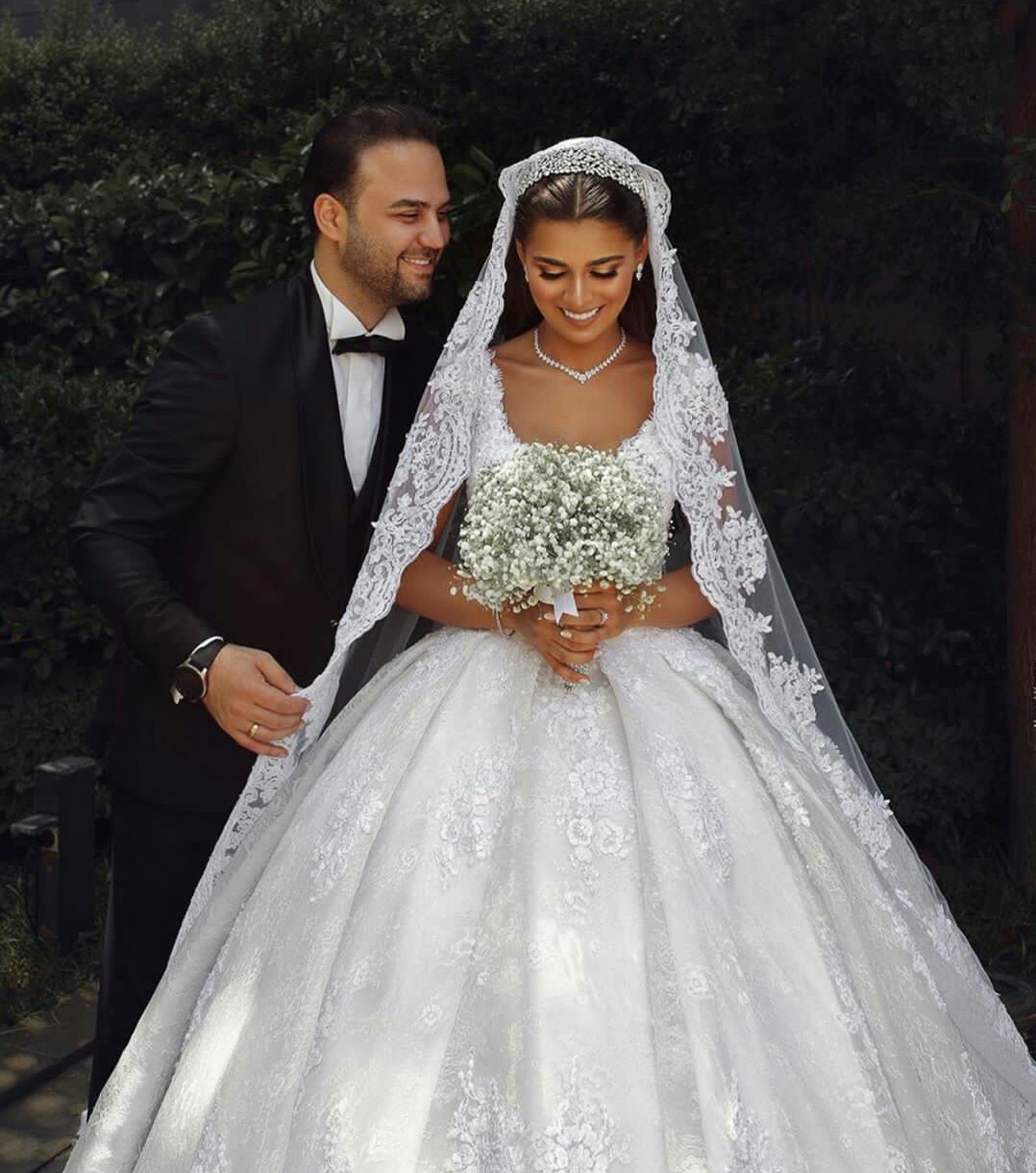 Saudi Arabian Ball Gown Vintage Wedding Dresses Plus Size V Back Lace Wedding Gowns with Veil Customise robe de mariée