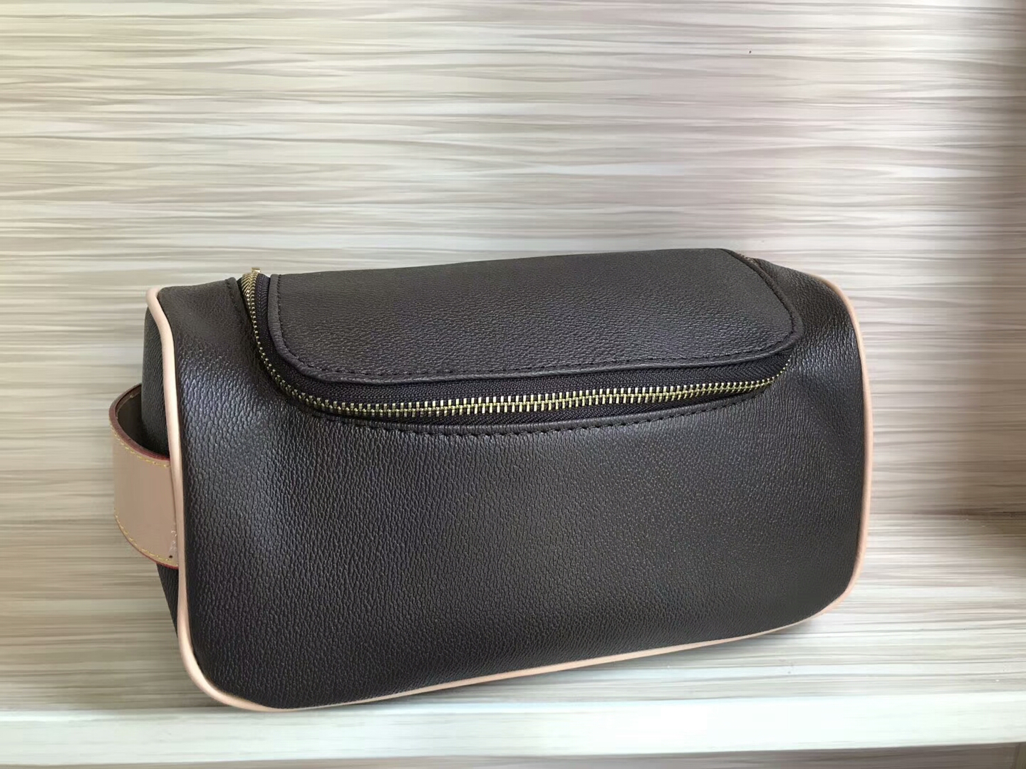 High quality designer fashion men travel toilet pouch bag women cosmetic organizer make up famous classical toiletry bags, Black grid
High quality designer fashion men travel toilet pouch bag women cosmetic organizer make up famous classical toiletry bags, Black grid