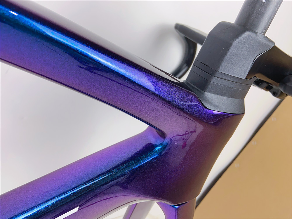 Aerodynamic efficiency road frame ultra-light carbon fiber disc brake BB30 press-fit bottom bracket bicycle carbon frame set, Custom colors
Aerodynamic efficiency road frame ultra-light carbon fiber disc brake BB30 press-fit bottom bracket bicycle carbon frame set, Custom colors
