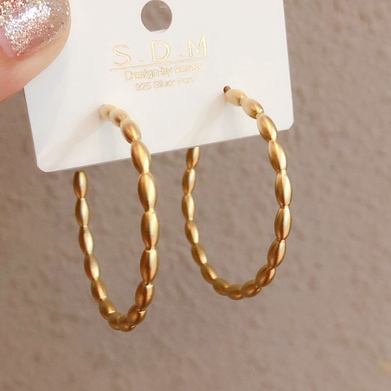 High Quality Simple Design 40MM Hoop Earrings Matte Gold Color Women Statement Earrings Jewelry
High Quality Simple Design 40MM Hoop Earrings Matte Gold Color Women Statement Earrings Jewelry