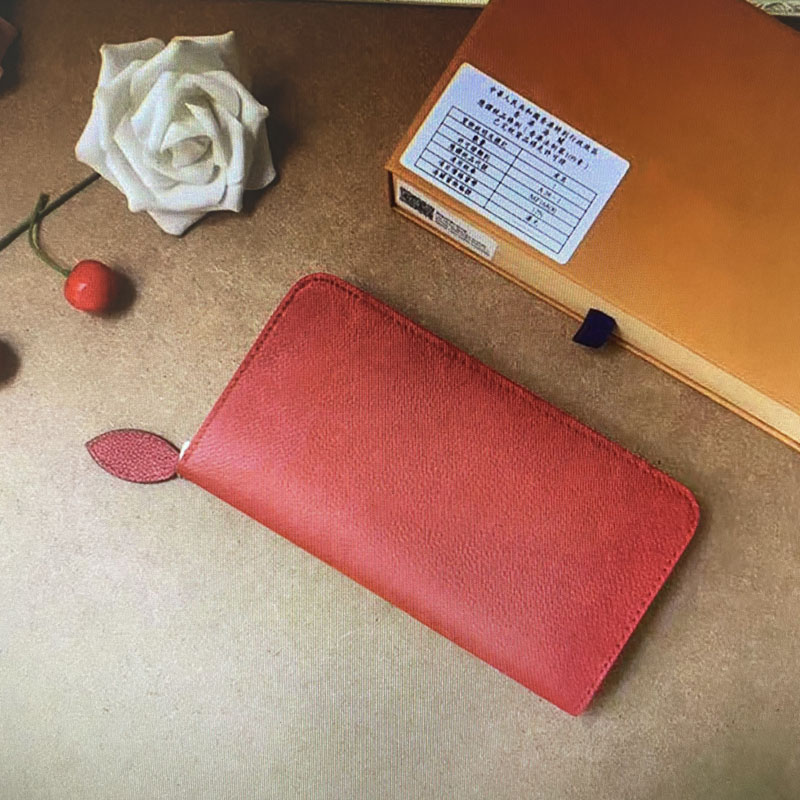 M61869 ZIPPY Wallet Monograms Perforated Pattern Grained Mahina Leather Long Zipper Wallets Card Holders Purse Women Zip Clutches Bag 61869, Tags with dust bag
M61869 ZIPPY Wallet Monograms Perforated Pattern Grained Mahina Leather Long Zipper Wallets Card Holders Purse Women Zip Clutches Bag 61869, Tags with dust bag