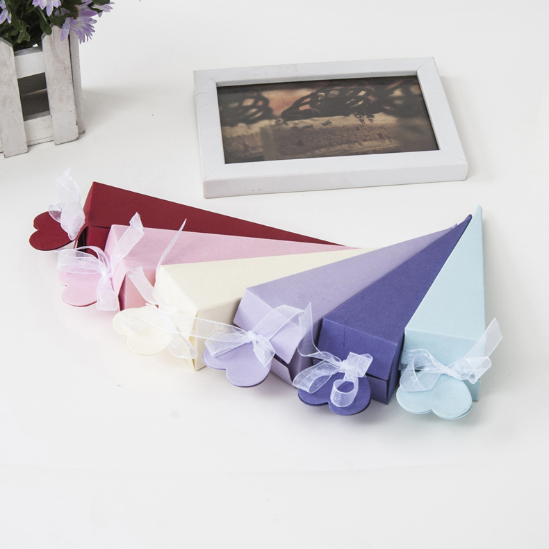 50pcs Solid Color Wedding Candy Box Cone Shape Gift Packaging Boxes Bag Christmas Event Candy Paper Boxes Supplies