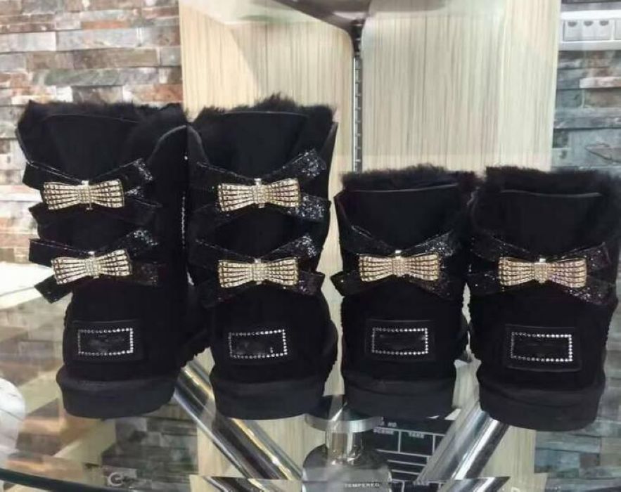 HOT SELLING new snow boots Middle tube fashion warm women's cotton shoes Bowknot drill snowshoe size
HOT SELLING new snow boots Middle tube fashion warm women's cotton shoes Bowknot drill snowshoe size