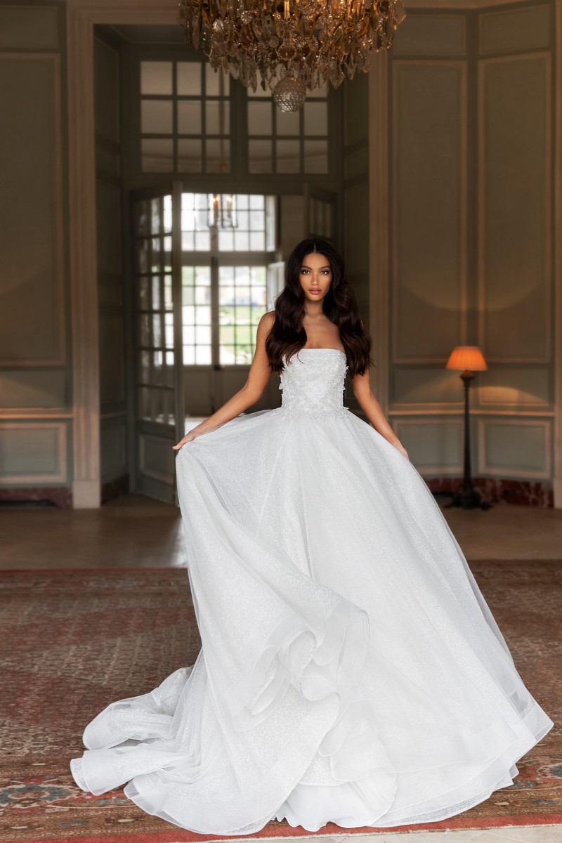 A Amazing E Beading Wedding Dresses Strapless Neck D Appliqued Sequined Bridal Gowns Sweep Train Tulle Robe De Mari E