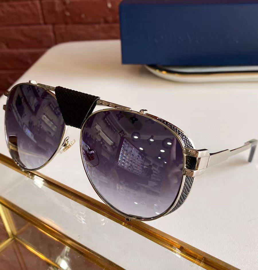 Vintage Pilot Sunglasses Silver Black Grey Gradient Lens 0981 Men Sunglasses Glasses Sun Shades WITH box
Vintage Pilot Sunglasses Silver Black Grey Gradient Lens 0981 Men Sunglasses Glasses Sun Shades WITH box
