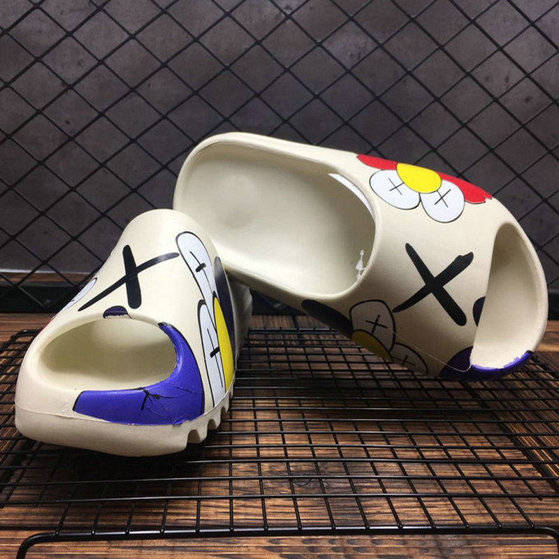 Kanye West Slides Graffiti Bone Resin Desert Sand Rubber Slippers Summer Brown Flat Men Women Beach Foam Runner designer sneaker flip flop, 01
Kanye West Slides Graffiti Bone Resin Desert Sand Rubber Slippers Summer Brown Flat Men Women Beach Foam Runner designer sneaker flip flop, 01