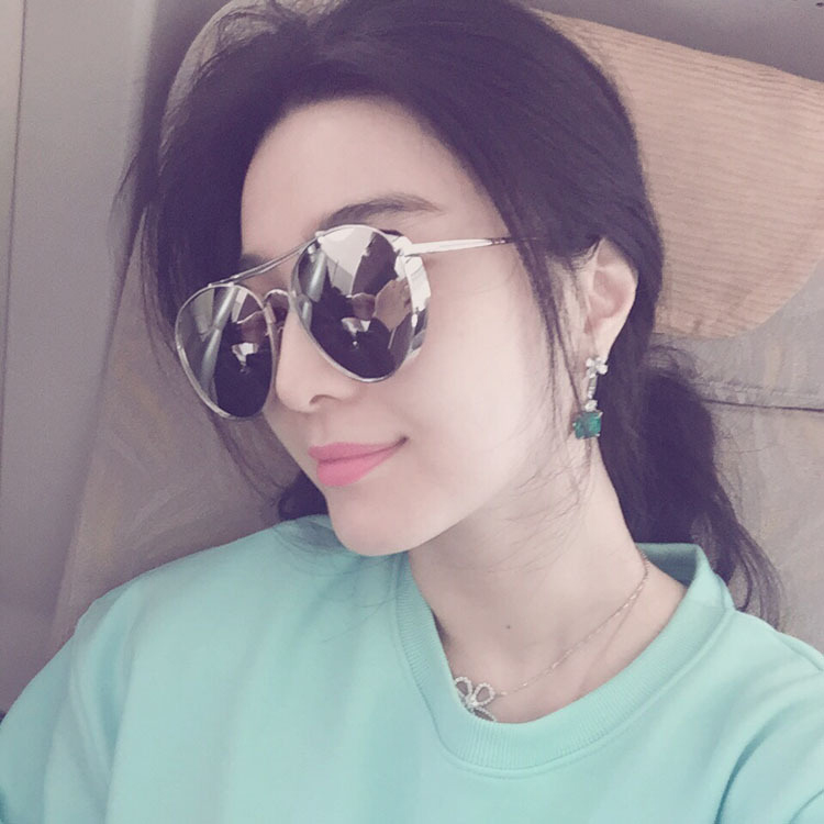 2020 New style Vintage Retro Polarized Steampunk Sunglasses Fashion Round Metal Mirrored Eyewear
2020 New style Vintage Retro Polarized Steampunk Sunglasses Fashion Round Metal Mirrored Eyewear