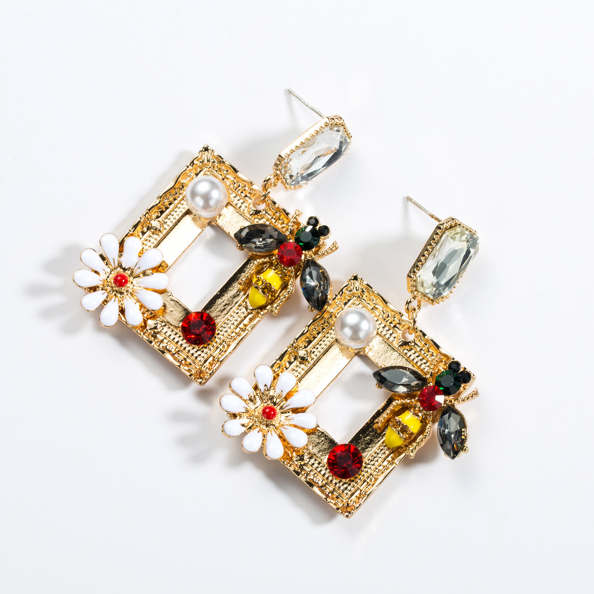 Mori exaggerated square alloy drop oil flower acrylic Diamond bee earrings female S925 silver needle earring
Mori exaggerated square alloy drop oil flower acrylic Diamond bee earrings female S925 silver needle earring