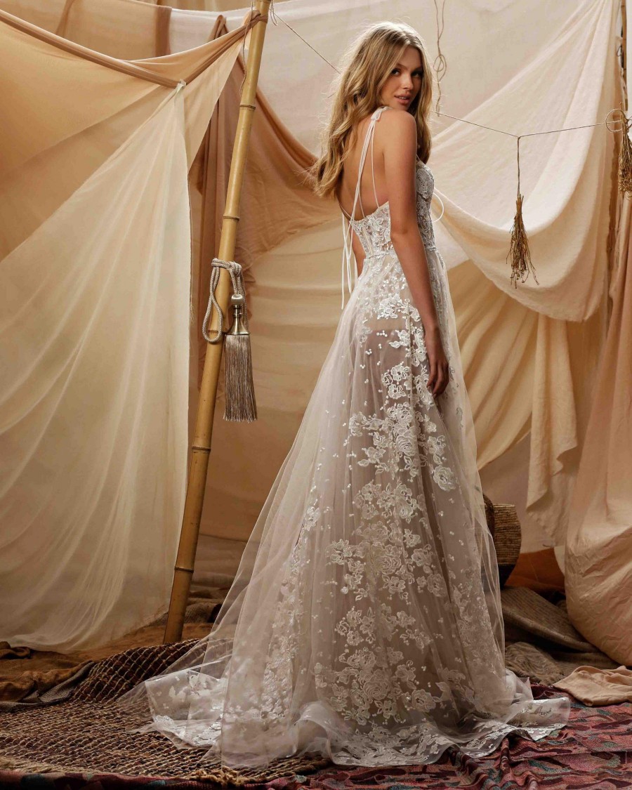 Berta Lace Stylish Beach Wedding Dresses Spaghetti Straps A Line Sequined Bridal Gowns Sweep Train Tulle Robe De Marie