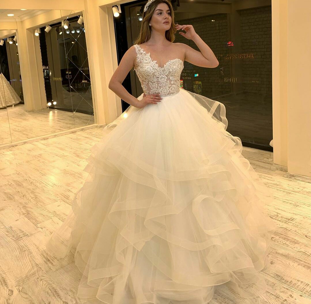 plus size wedding dressessexy one shoulder sleeveless ball gown ruffles sweep train applique lace wedding dress vestidos de novia