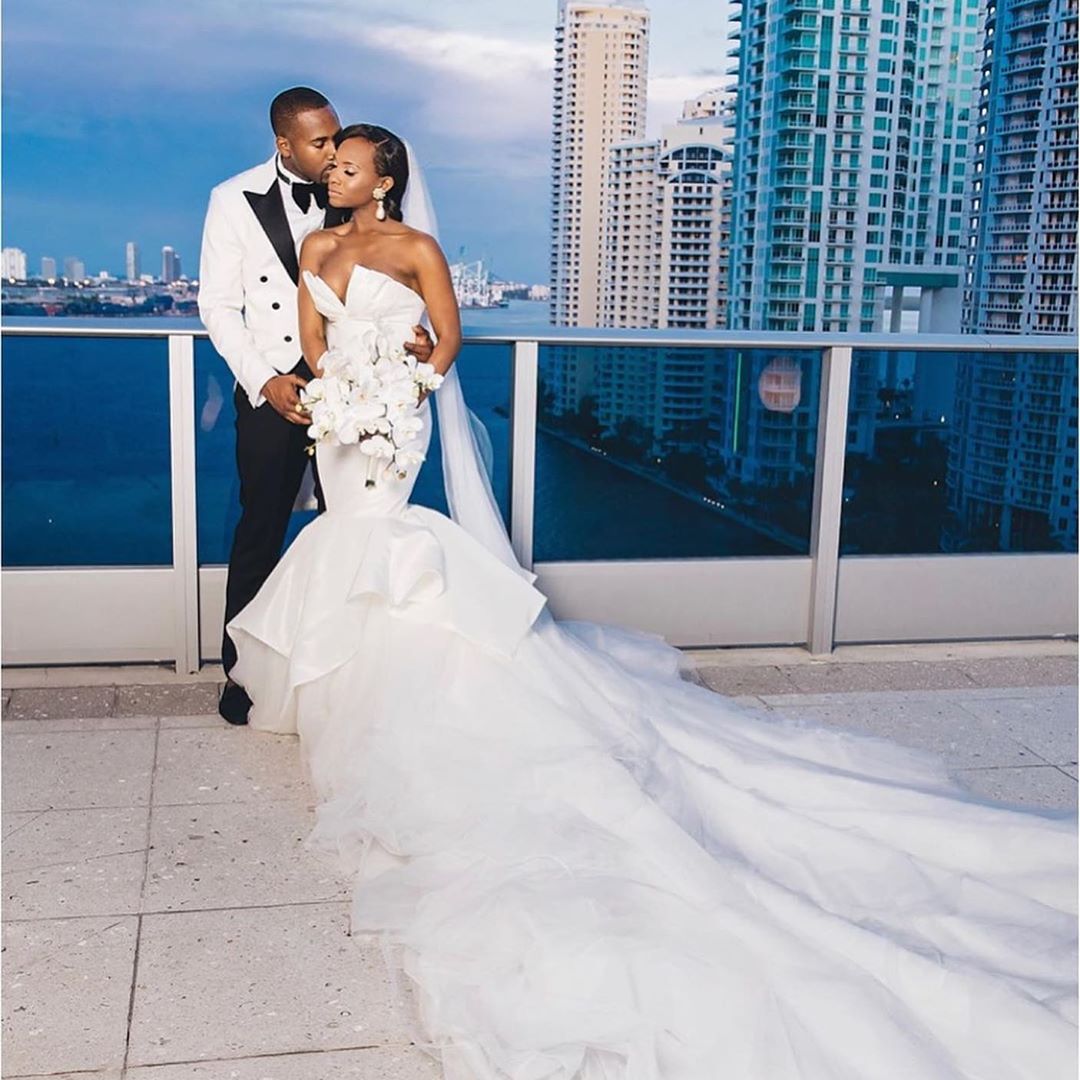 Mermaid Tiered Classy Wedding Dresses Strapless Neck Sleeveless Plus Size Cathedral Train Bridal Gowns Tulle Trumpet Robe De Marie