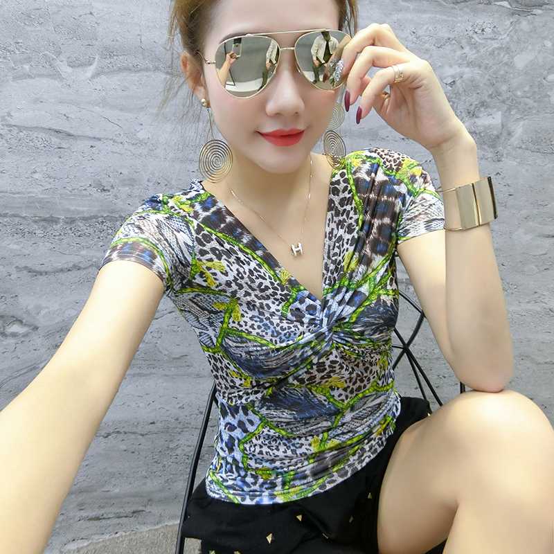 European Fashion Leopard Print V-Neck Cross Tshirt 2020 New Summer Women Short Sleeve Top Shirt Camiseta Mujer Green Pink T96611, Pink tshirt
European Fashion Leopard Print V-Neck Cross Tshirt 2020 New Summer Women Short Sleeve Top Shirt Camiseta Mujer Green Pink T96611, Pink tshirt