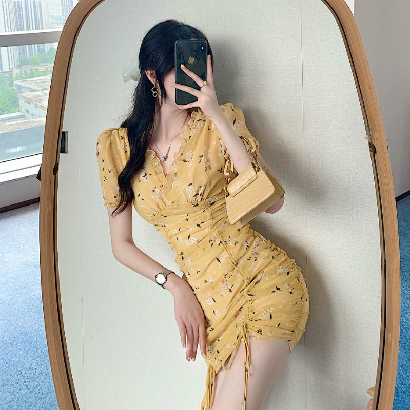 EAD French retro floral chiffon dress ladies 2020 summer V-neck sexy chic wood ears folds drawstring puff sleeve hip dress, Yellow
EAD French retro floral chiffon dress ladies 2020 summer V-neck sexy chic wood ears folds drawstring puff sleeve hip dress, Yellow