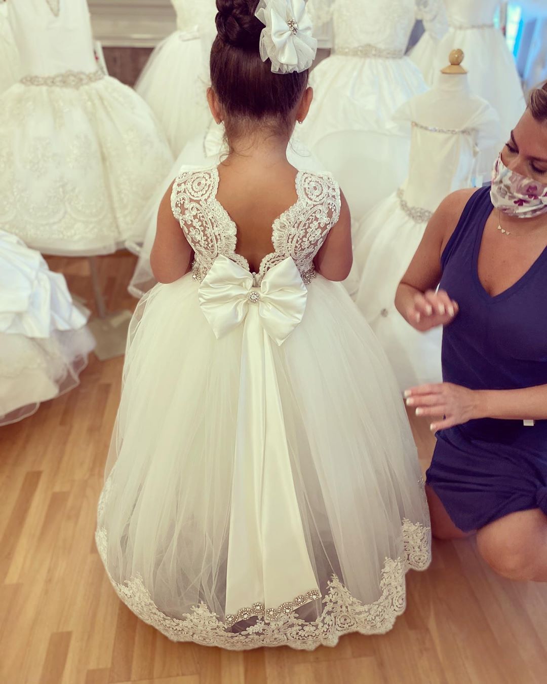 Crystals Lace Flower Girl Dresses Backless Ball Gown Tulle Little Girl Wedding Dresses Vintage Communion Pageant Dresses Gowns F118