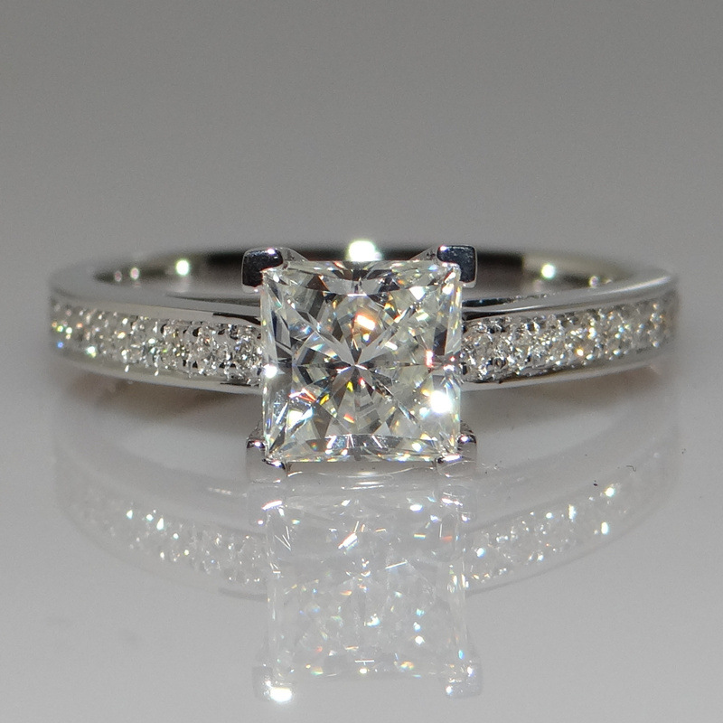 New Imitation 18k Classic Four square diamond ring diamond rings Top Fashion Partten jewelry women rings To get married, Silver
New Imitation 18k Classic Four square diamond ring diamond rings Top Fashion Partten jewelry women rings To get married, Silver