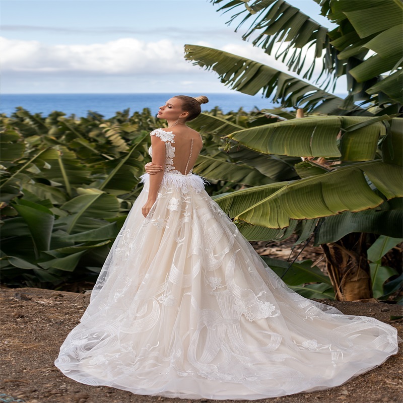 Plus Size 2020 Newest Beach Wedding Dresses Sleeveless Feather Appliqued Lace A Line Wedding Gown Custom Made Bridal Dress Robes De Mariée