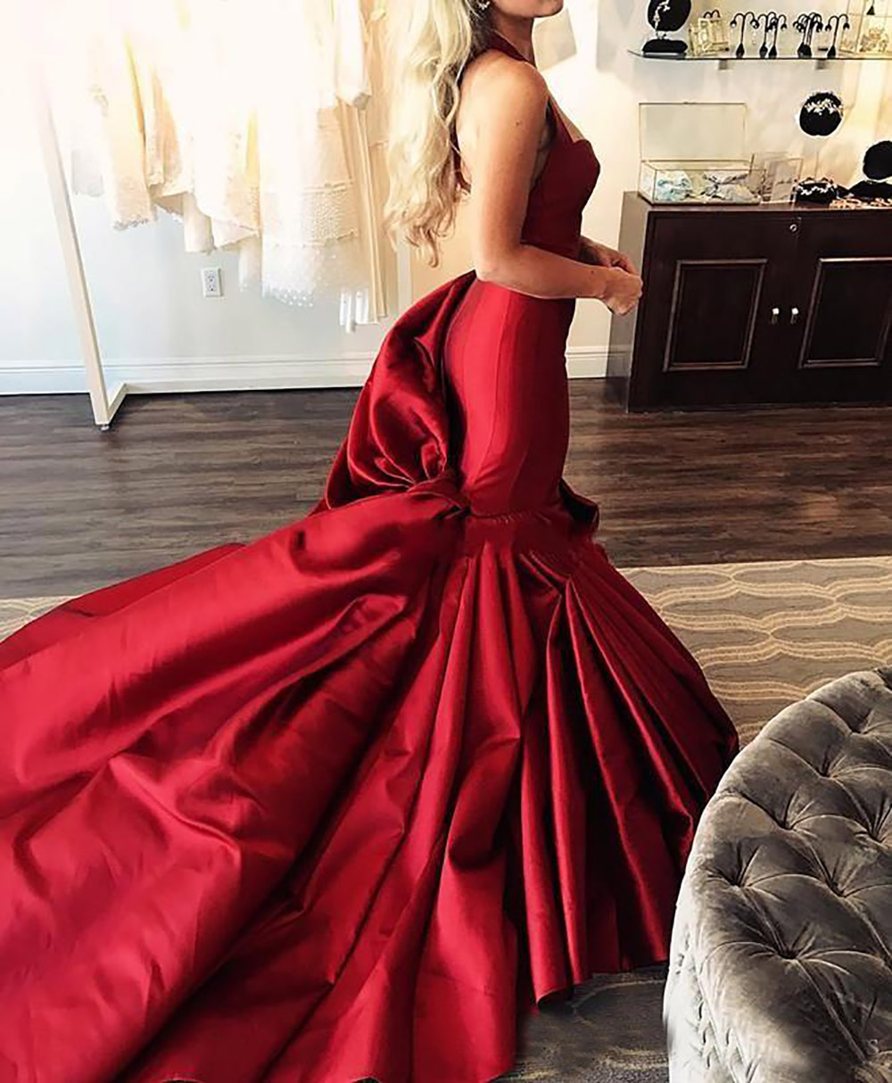 Vintage Red Evening Dresses Runway Vintage Halter Satin Ruched Prom Dresses Sexy Backless Court Train Formal Party Dress Gowns Custom Made