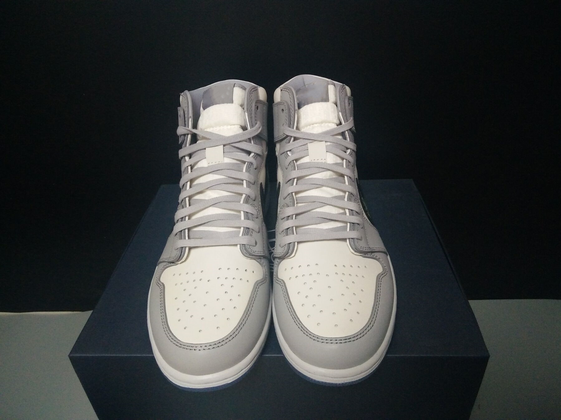 PK sneaker jumpman 1 high basketball shoes Have large size 12-13 with Double box, Grey
PK sneaker jumpman 1 high basketball shoes Have large size 12-13 with Double box, Grey