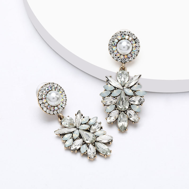 Exaggerated wind fashion alloy Diamond rhinestone full diamond earrings female super Fairy earrings
Exaggerated wind fashion alloy Diamond rhinestone full diamond earrings female super Fairy earrings