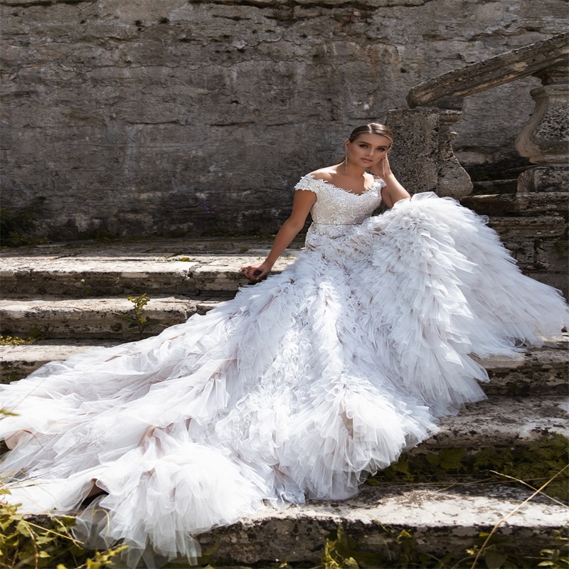 Newest Elegant Chapel Wedding Dresses Tiered Tulle Appliqued Lace A Line Wedding Gown Sleeveless Custom Made Bridal Dress Robes De Mariée