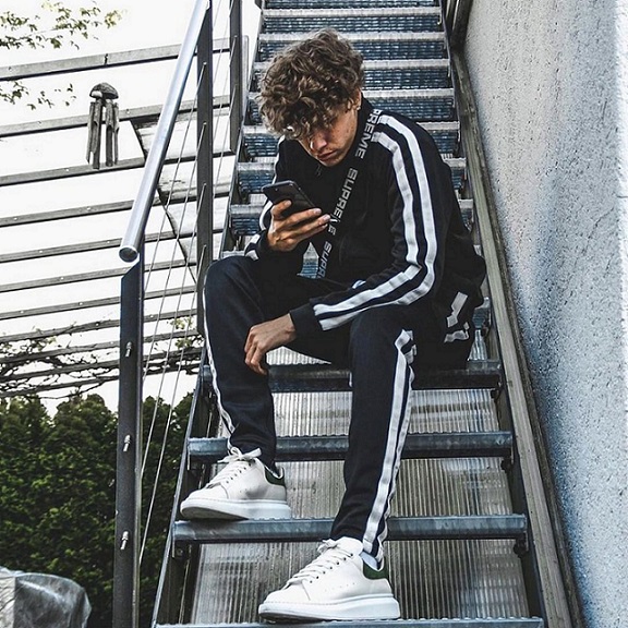 Mens Tide Tracksuits Clothing Sutis 2020 Fashion Striped Printed Sport Hoodies + Pants Casula Loose Hit Color Fitness Sports Clothes, Gray
Mens Tide Tracksuits Clothing Sutis 2020 Fashion Striped Printed Sport Hoodies + Pants Casula Loose Hit Color Fitness Sports Clothes, Gray