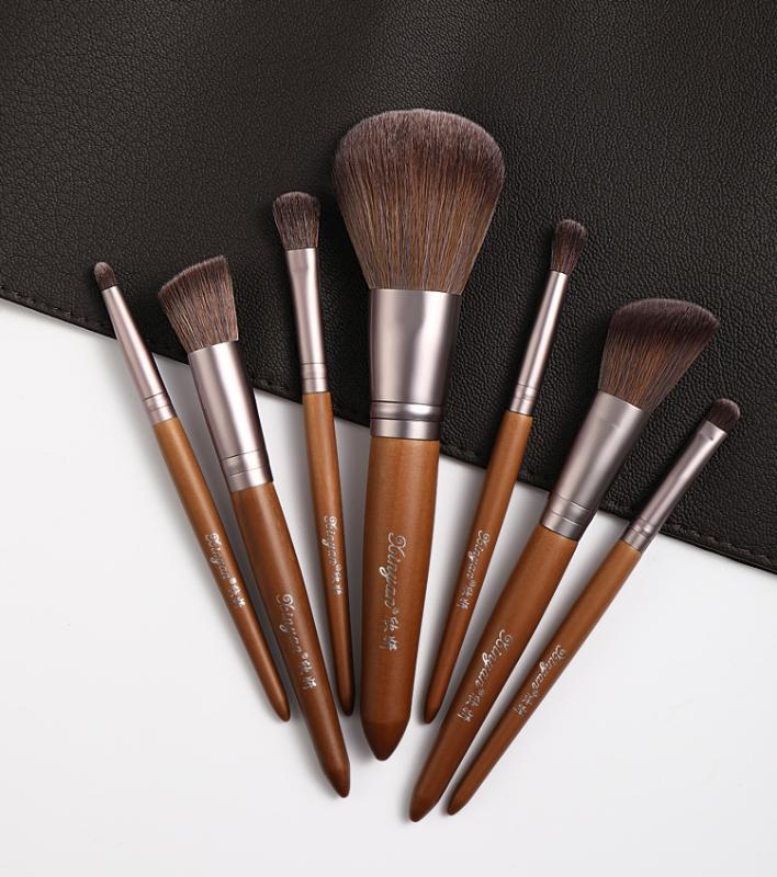 7 pcs Cosmetic Brush Set With Bag Real Wooden Handle High Wool Fiber Powder Foundation Eye Brushes Cosmetic Tool Kit
7 pcs Cosmetic Brush Set With Bag Real Wooden Handle High Wool Fiber Powder Foundation Eye Brushes Cosmetic Tool Kit