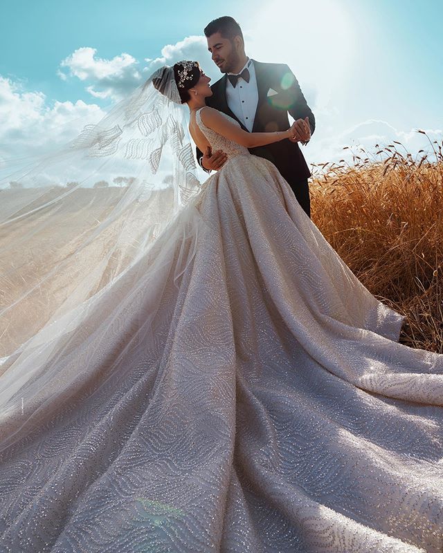 2020 Arabian Sparkle Wedding Dresses V Neck Sequined Luxury Long Bridal Gowns robe de mariée Middle East Vintage Wedding Dress