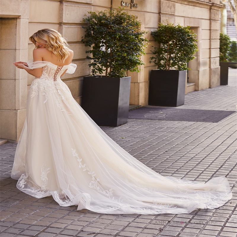 Newest Elegant Boho A-line Wedding Dresses Off-shoulder Appliqued Lace Beach Wedding Dress Sexy Backless Custom Made Long Robes De Mariée
