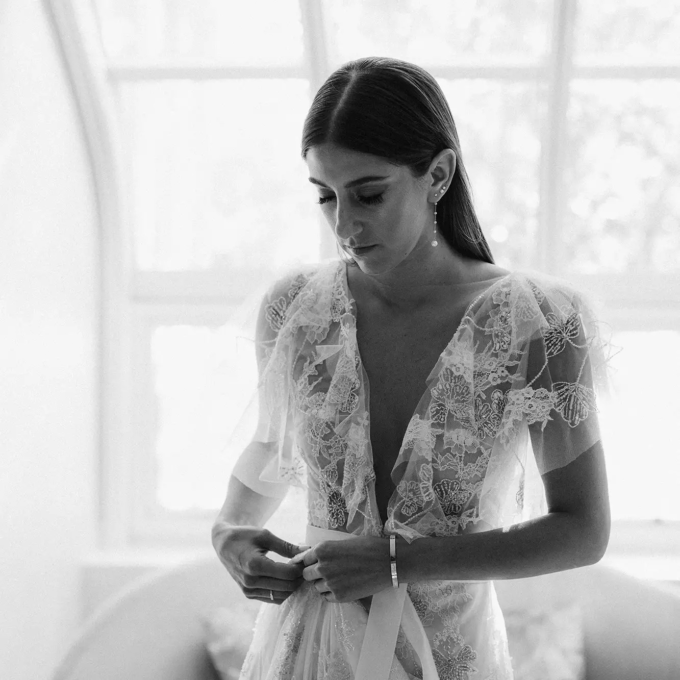 Garden Wedding Dresses V-neck Illusion Sleeve Tulle Applique Wedding Gown Hot Sell Sweep Train Custom Made Vestidos De Novia Hot Sell