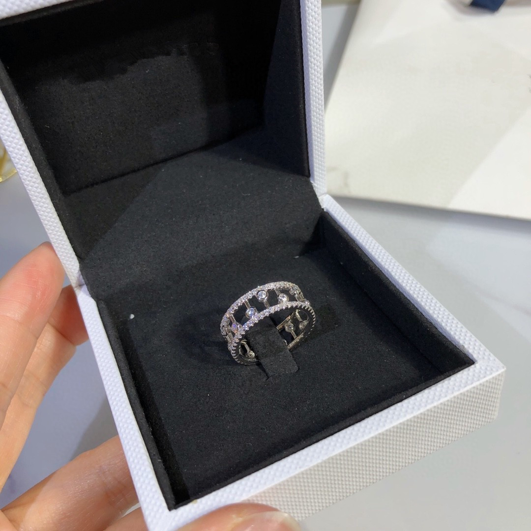The new 925 sterling silver ring, platinum diamond dewdrop ring, 112 high-quality diamond-encrusted diamonds, ladies and men's jewelry rings
The new 925 sterling silver ring, platinum diamond dewdrop ring, 112 high-quality diamond-encrusted diamonds, ladies and men's jewelry rings