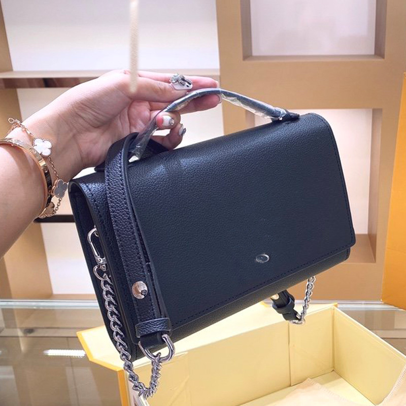 Chain Shoulder Bags Hasp Messenger Bag Travel Bag Classic Old Flower Messenger Bag Hardware Adjustable Shoulder Strap Plain Black Cowhide
Chain Shoulder Bags Hasp Messenger Bag Travel Bag Classic Old Flower Messenger Bag Hardware Adjustable Shoulder Strap Plain Black Cowhide