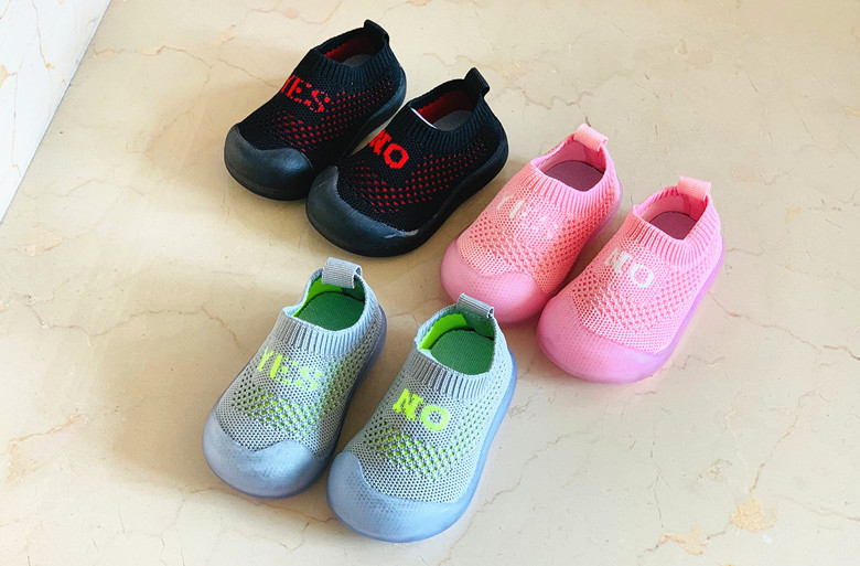 2020 New style baby knitting jelly breathable baby socks shoes Korean short tube walking shoe, Black
2020 New style baby knitting jelly breathable baby socks shoes Korean short tube walking shoe, Black