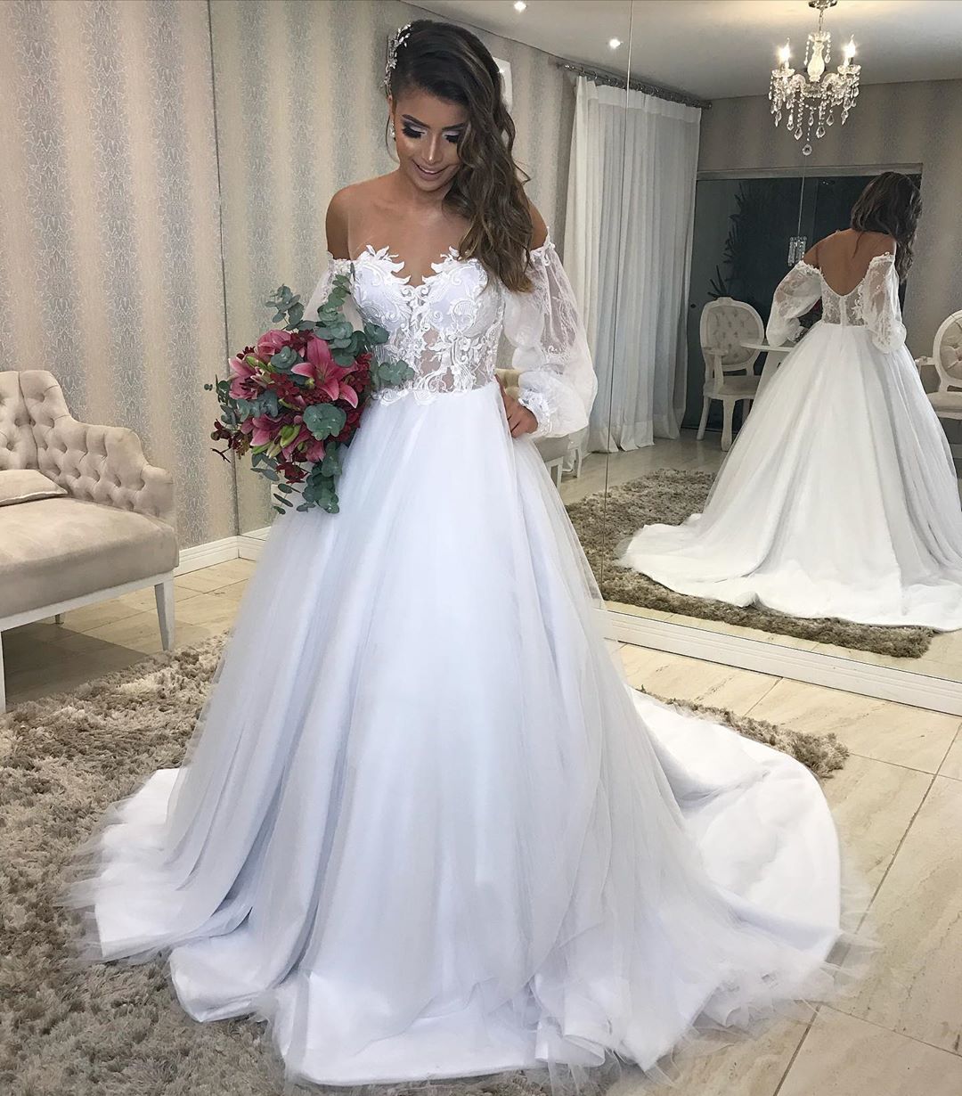 A Stylish E Lace Backless Wedding Dresses Sheer Bateau Neck Long Sleeves Bridal Gowns Sweep Train Tulle Robe De Mari E
