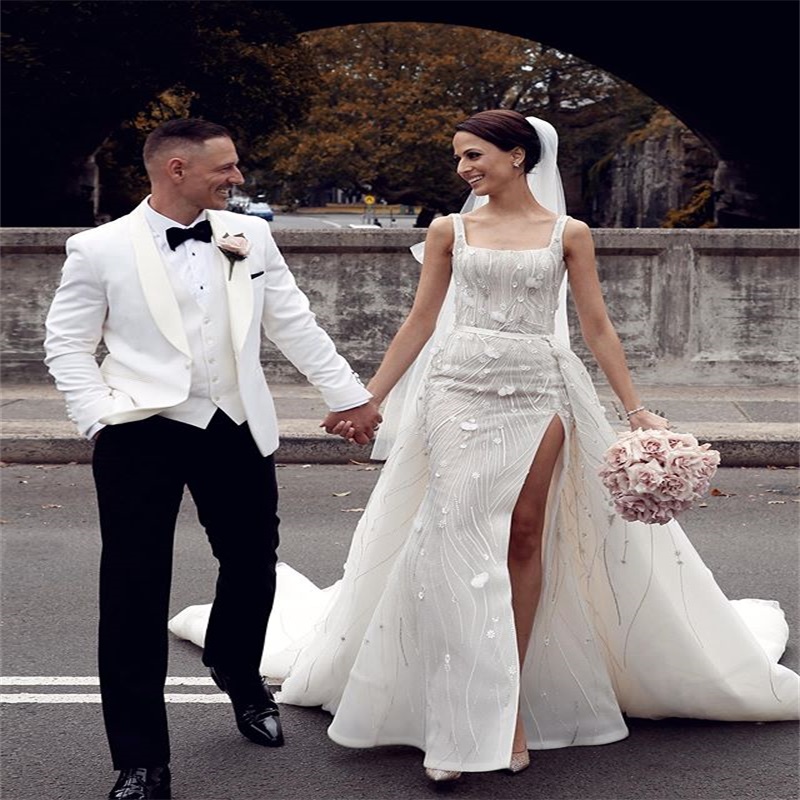 Newest Hand Made Flower Wedding Dresses A Line With Detachable Train Beaded Appliqued Lace Wedding Dress High-split Beach Robes De Mariée