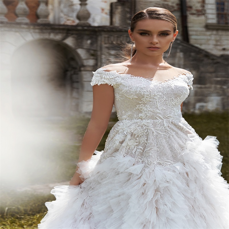 Newest Elegant Chapel Wedding Dresses Tiered Tulle Appliqued Lace A Line Wedding Gown Sleeveless Custom Made Bridal Dress Robes De Mariée