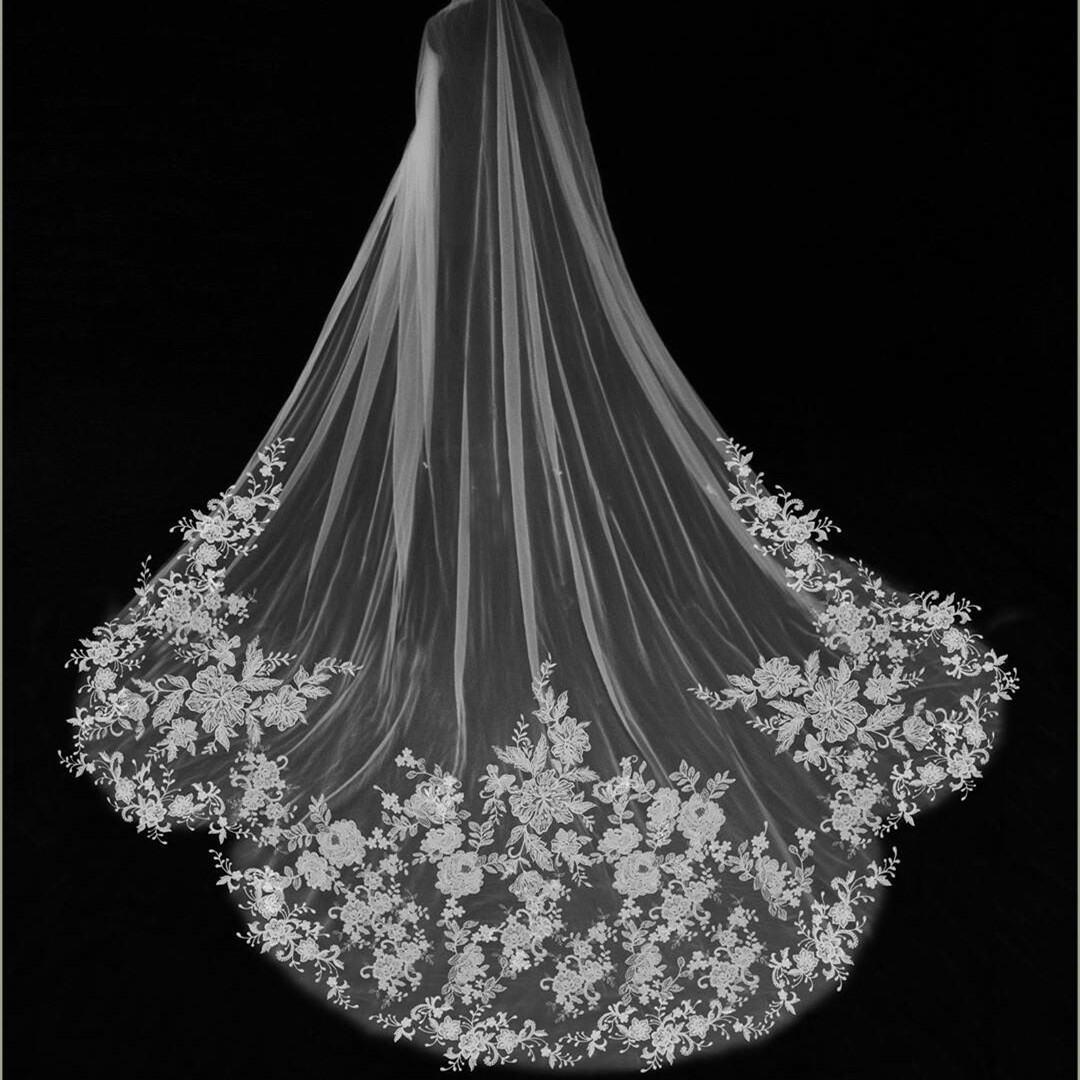 Custom Made Chapel Length Bridal Veils Lace Appliqued White Ivory Long Wedding Veils 2020 Vestido De Noiva Longo Wedding Veil
Custom Made Chapel Length Bridal Veils Lace Appliqued White Ivory Long Wedding Veils 2020 Vestido De Noiva Longo Wedding Veil