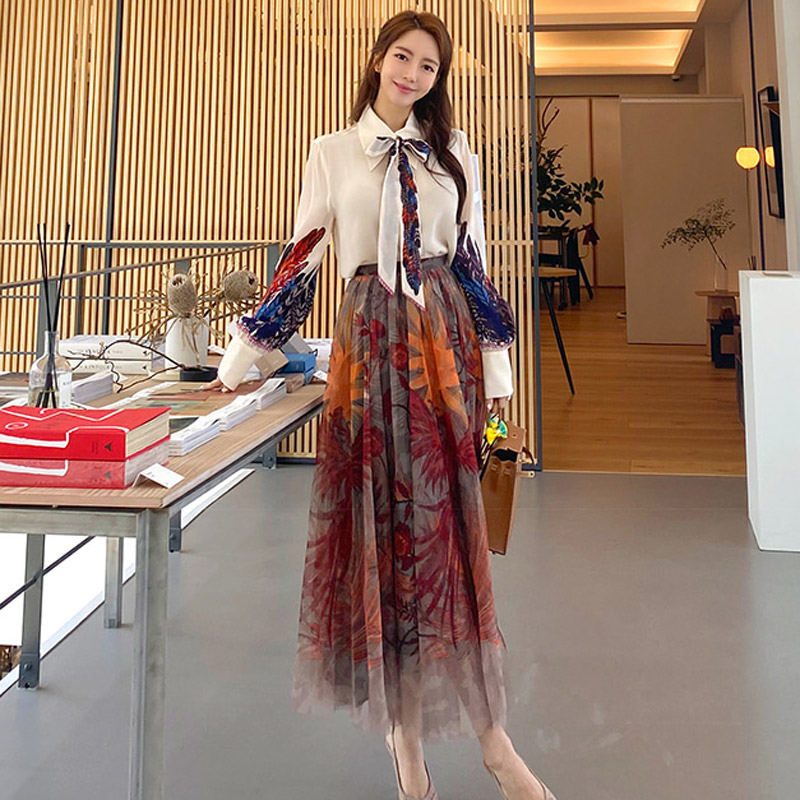 Banulin Runway Designer Fashion New 2 Piece Floral Print Pleated Skirt set Women Bow Lace up Print Shirt and Mesh Skirt Suits
Banulin Runway Designer Fashion New 2 Piece Floral Print Pleated Skirt set Women Bow Lace up Print Shirt and Mesh Skirt Suits