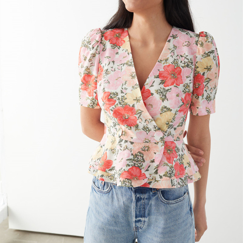 Floral Print Womens V-neck Blouse Slim Waist Lady Short Puff Sleeve Sweet Layered Ruffles Trim Shirt And Top With Button 2020 Ne 
Floral Print Womens V-neck Blouse Slim Waist Lady Short Puff Sleeve Sweet Layered Ruffles Trim Shirt And Top With Button 2020 Ne