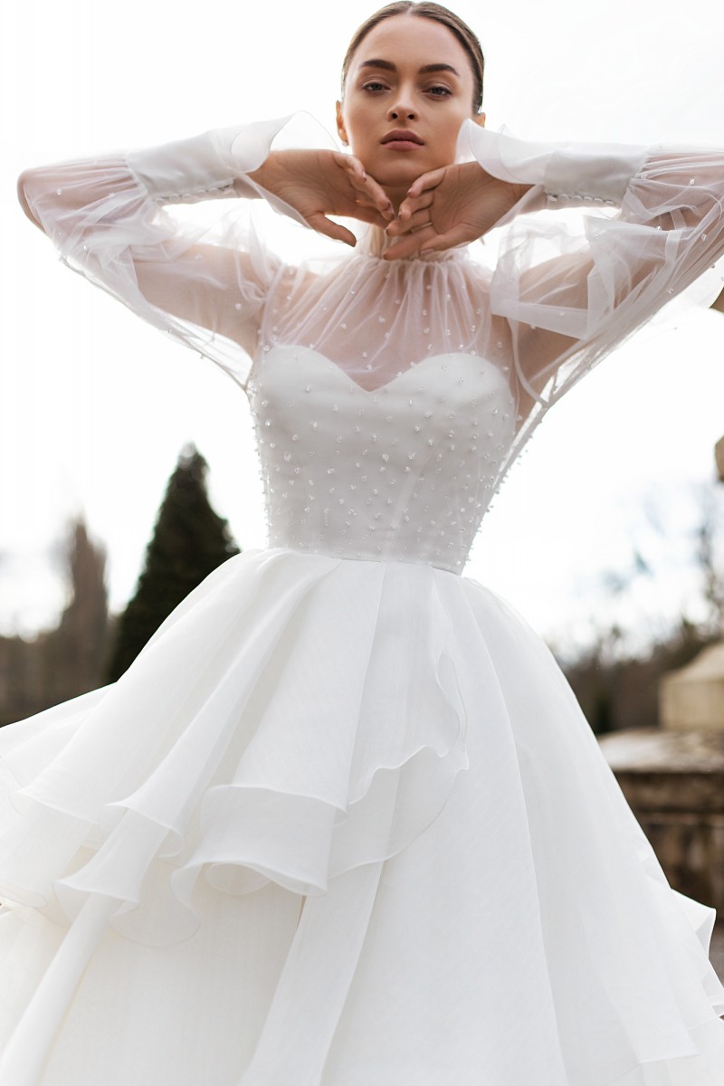 A Fashion E Beaded Wedding Dresses High Neck Long Sleeves Tiered Bridal Gowns Sweep Train Organza Robe De Mari E