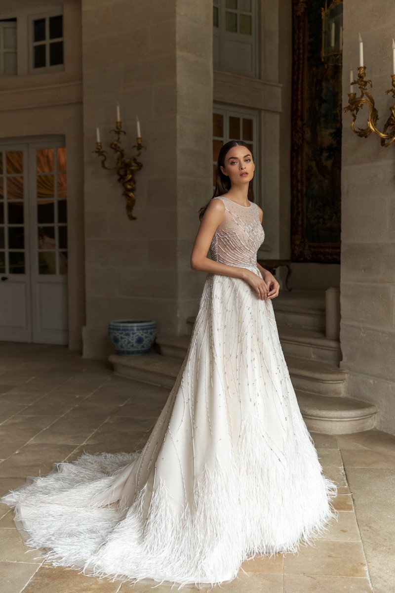 Stunning A Line Feather Beading Wedding Dresses Bateau Neck Sequined Bridal Gowns Sweep Train Tulle robe de mariée