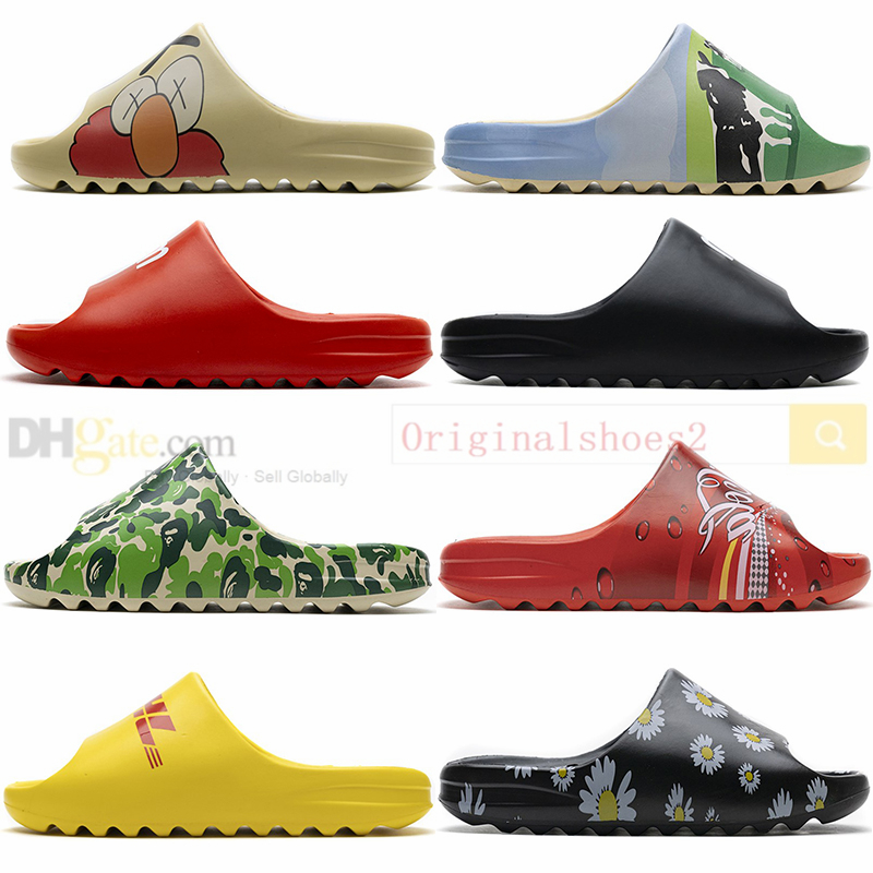 20SS Kanye Slides Chunky Dunky Flower Graffiti Fashion Mens Womens Slipper Foam Runner Triple Black White Resin male pantoufle beach sandal
20SS Kanye Slides Chunky Dunky Flower Graffiti Fashion Mens Womens Slipper Foam Runner Triple Black White Resin male pantoufle beach sandal