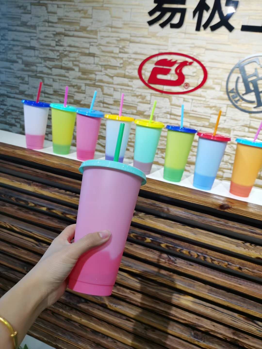 Plastic Detachable Cup Colour changing cup Advertising Insulated Tumblers Heat Protection Portable
Plastic Detachable Cup Colour changing cup Advertising Insulated Tumblers Heat Protection Portable