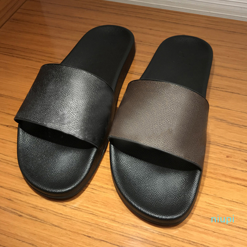 Designer Classic flops platform Womens Sandals Fashion Men Alphabet Cartoon slippers Bath Hotel Scuffs Beach Ladies slippers size 35-46, Black
Designer Classic flops platform Womens Sandals Fashion Men Alphabet Cartoon slippers Bath Hotel Scuffs Beach Ladies slippers size 35-46, Black