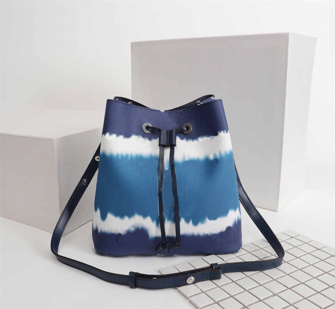 Flower Crossbody Escale Design Bucket Bags Bag Famous Shoulder Bag Women Leather Design Handbags High Quality With Series Printing Néo Gldm, Red;black
Flower Crossbody Escale Design Bucket Bags Bag Famous Shoulder Bag Women Leather Design Handbags High Quality With Series Printing Néo Gldm, Red;black