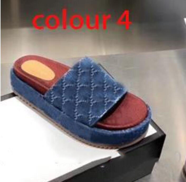 Designer woman slippers fashion Beach Thick bottom slippers luxury platform Alphabet lady Sandals Leather High heel slippers Large size
Designer woman slippers fashion Beach Thick bottom slippers luxury platform Alphabet lady Sandals Leather High heel slippers Large size