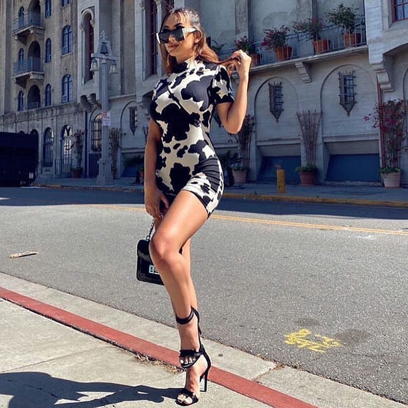 2020 female lead jumpsuit new fashion milk spot print fitness sports jumpsuit women, Black and white
2020 female lead jumpsuit new fashion milk spot print fitness sports jumpsuit women, Black and white