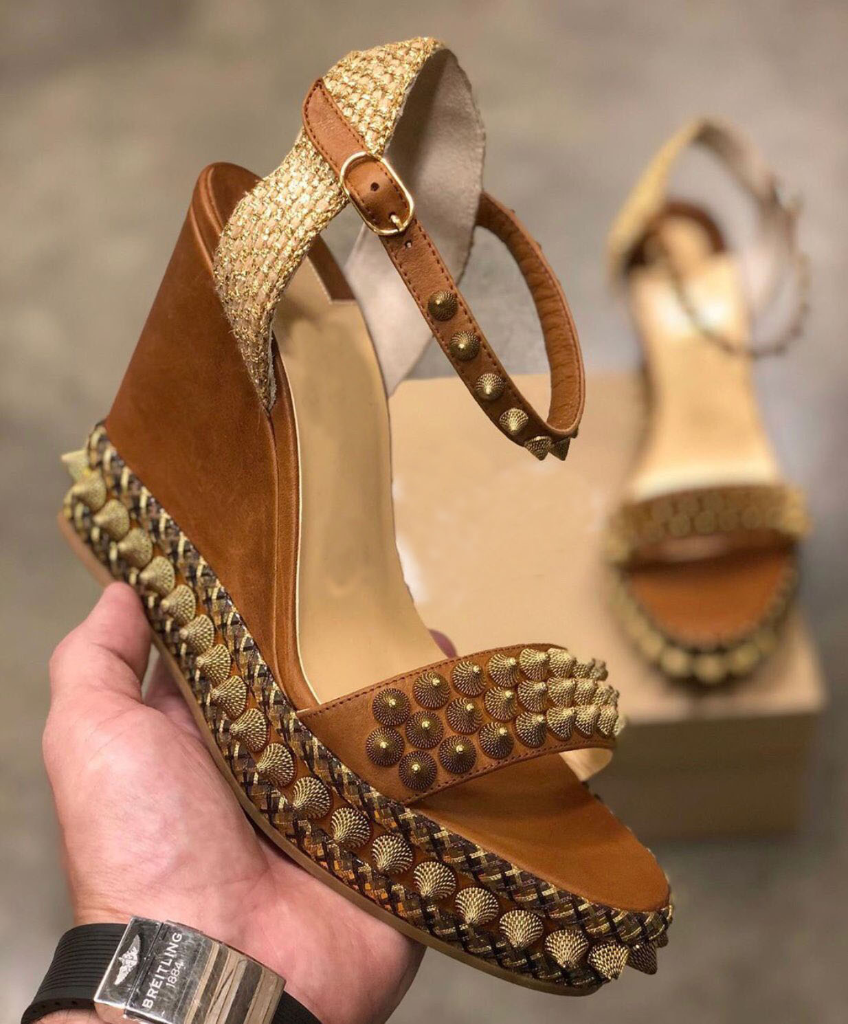 Elegant Style Ladies Red Bottom Wedges Cordorella Lata Cataclou Sandals Super Quality Studded Ankle Strap Women High Heels EU35-42
Elegant Style Ladies Red Bottom Wedges Cordorella Lata Cataclou Sandals Super Quality Studded Ankle Strap Women High Heels EU35-42