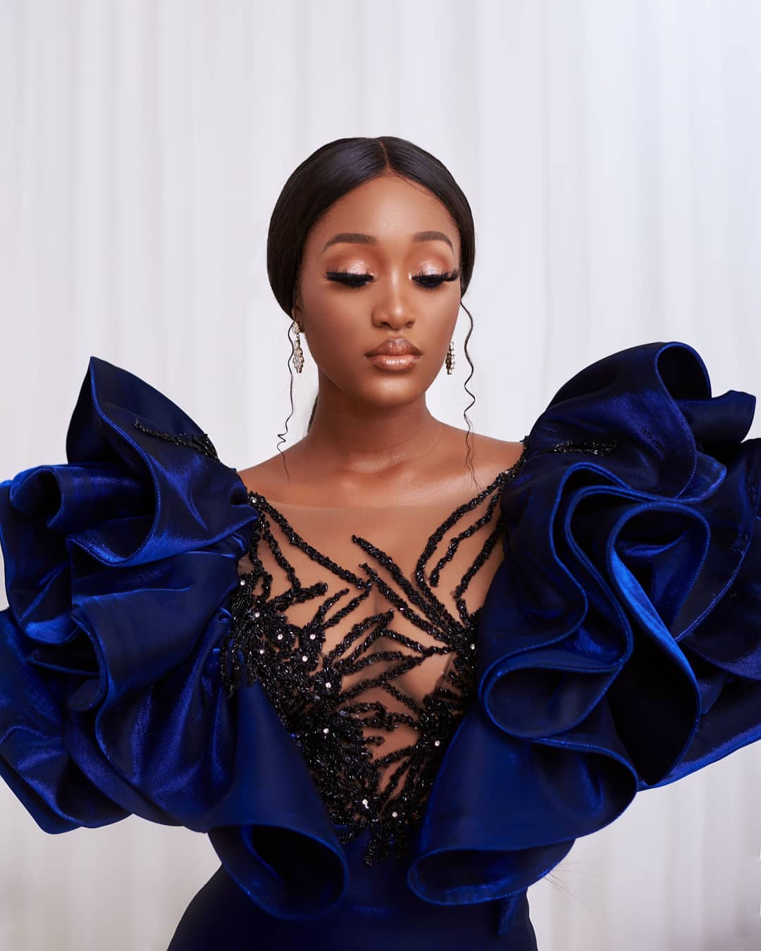 2020 Arabic Aso Ebi Sexy Royal Blue Mermaid Evening Dresses Sheer Neck Prom Dresses Velvet Formal Party Second Reception Gowns ZJ0555